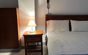 HOTEL ARMENIA CENTRO , TENEMOS AGUA CALIENTE y FACTURACION ELECTRONICA, Gracias